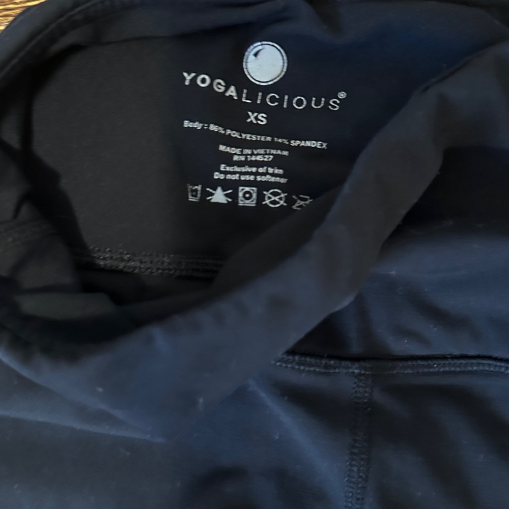 Black yoga leggings